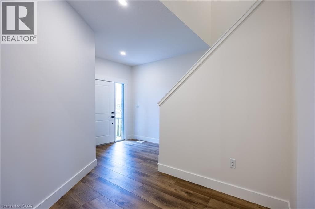103 AMBER Street photo 4