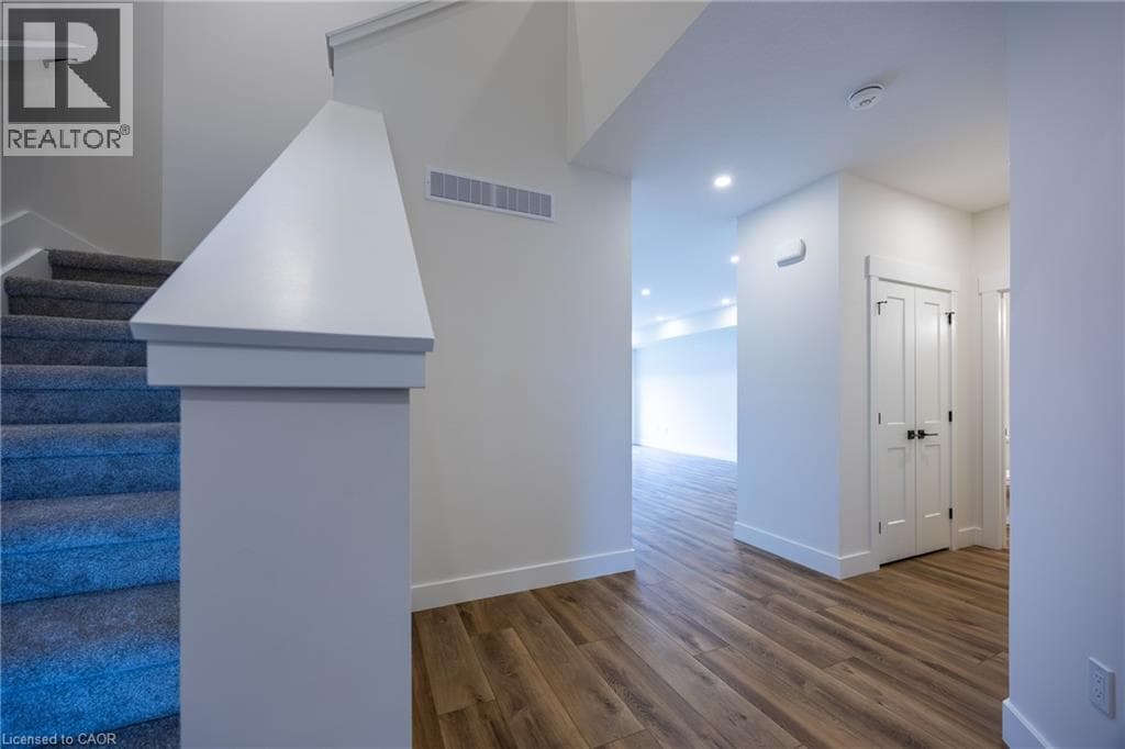 103 AMBER Street photo 5