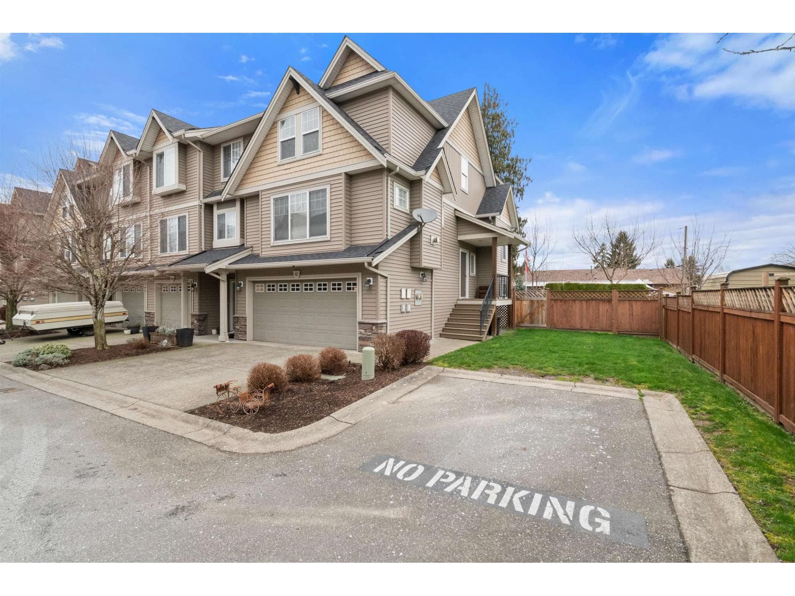 12 9232 WOODBINE STREET, Chilliwack Proper East photo 2
