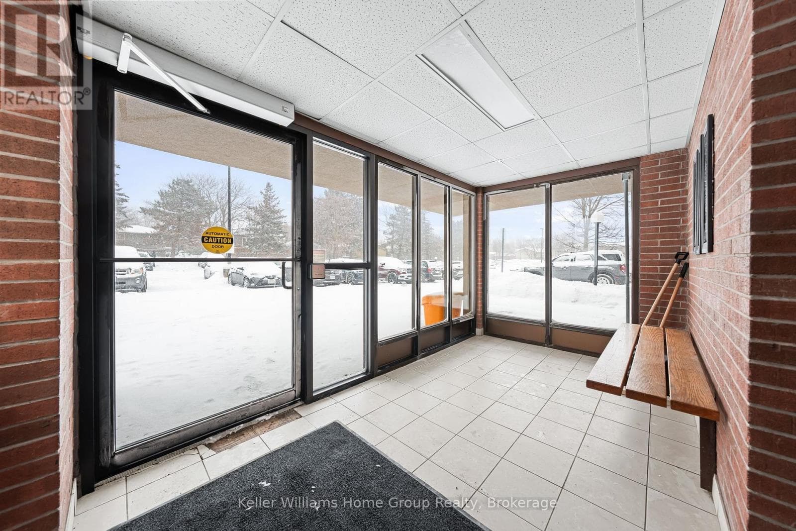 307 - 75 SILVERCREEK PARKWAY N photo 3