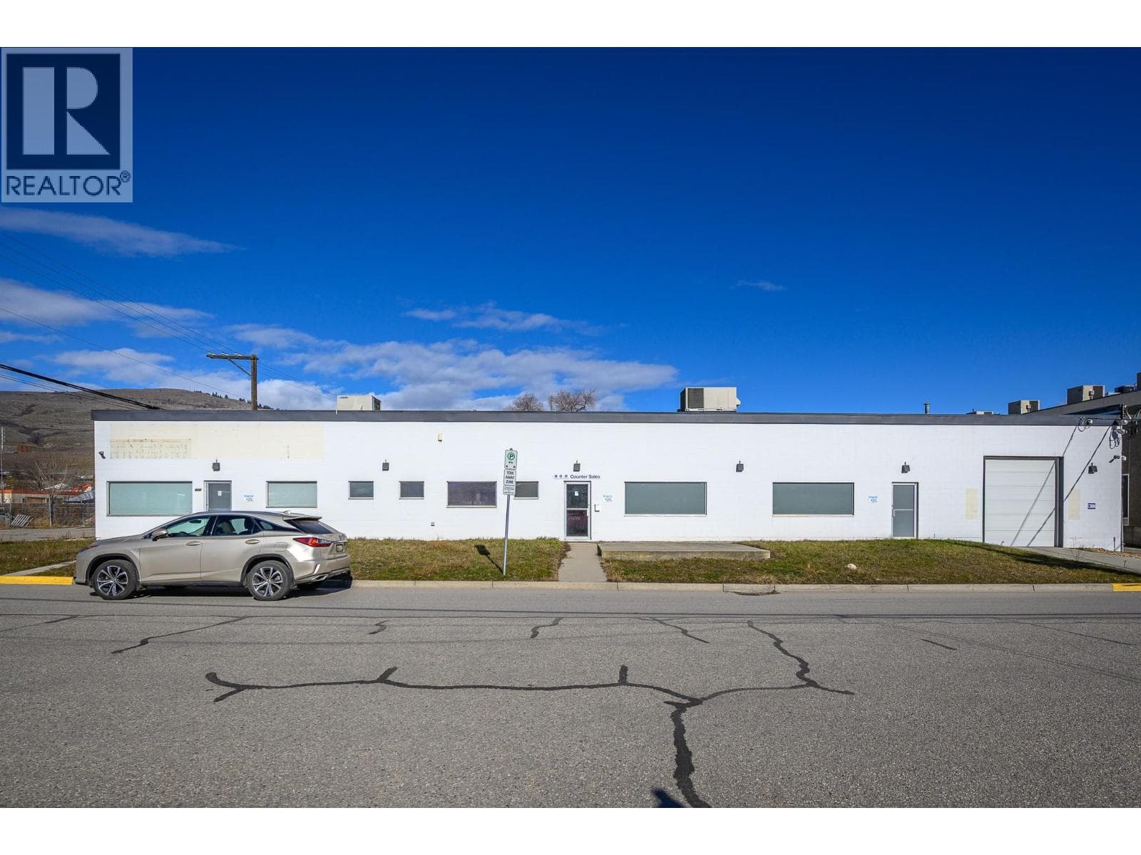 4227 25 A Avenue photo 3
