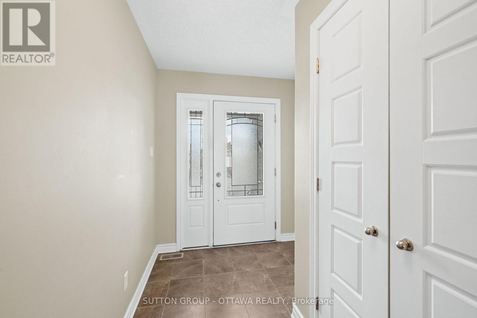 458 VAN DUSEN STREET photo 3