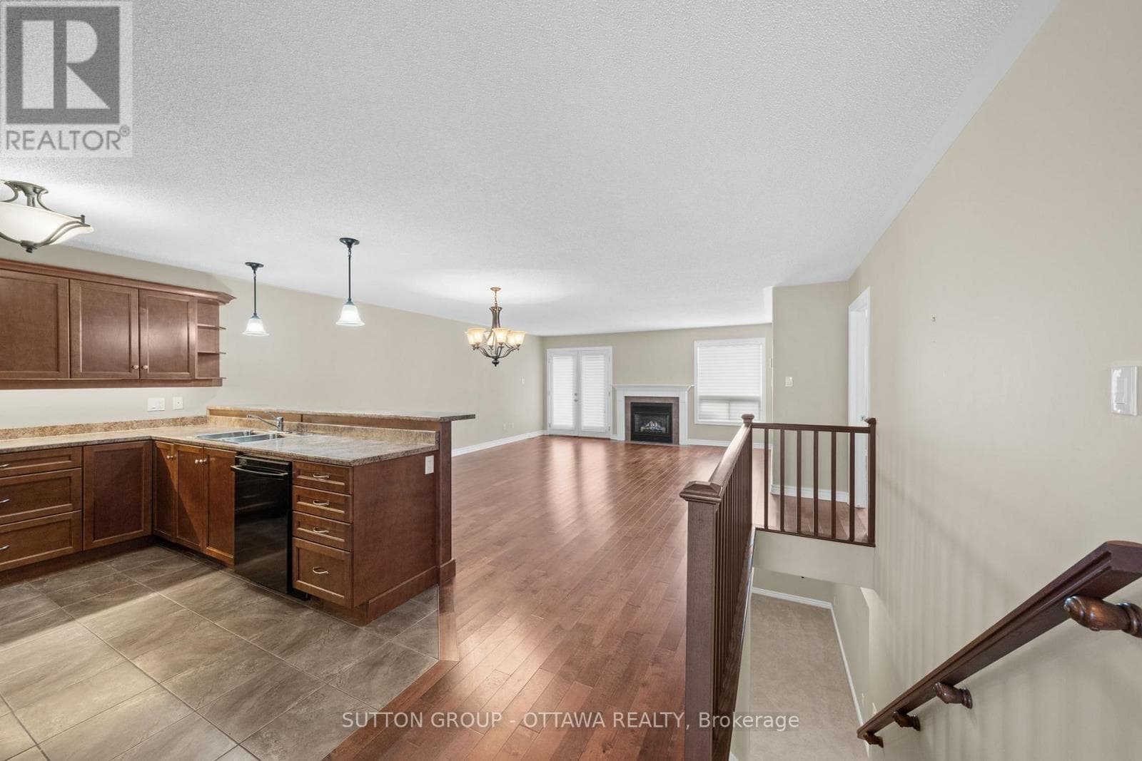 458 VAN DUSEN STREET photo 5