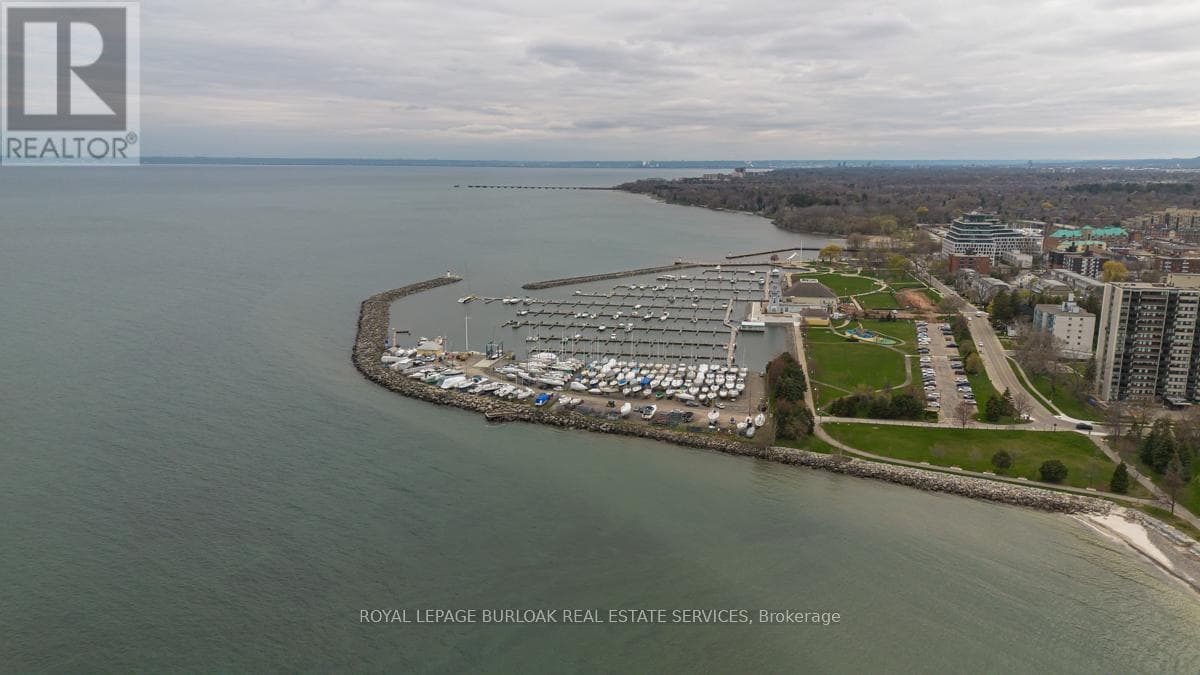2008 - 2170 MARINE DRIVE photo 2