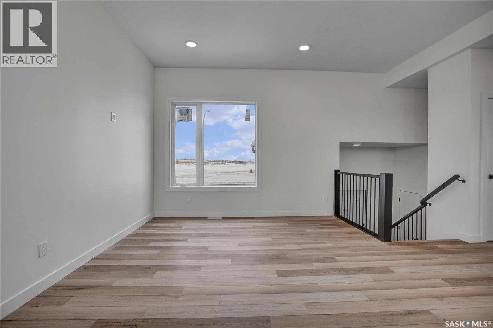 220 Veterans DRIVE photo 5