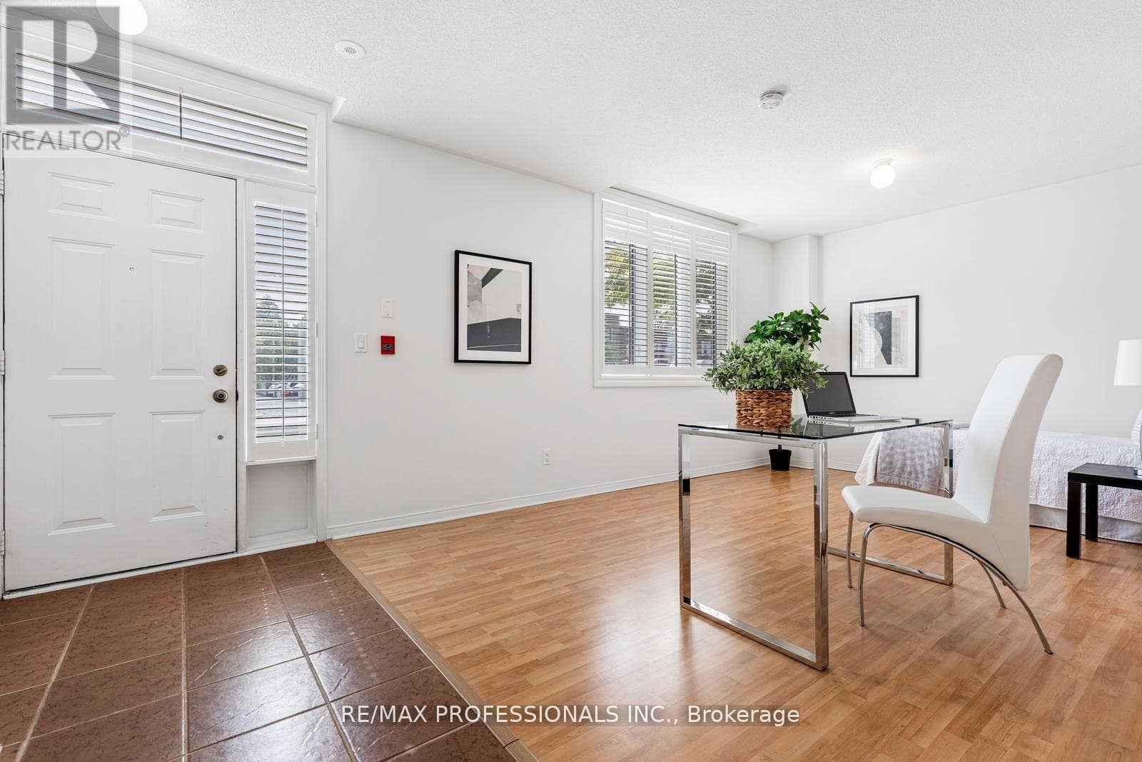 104 - 3400 LAKE SHORE BOULEVARD W photo 2