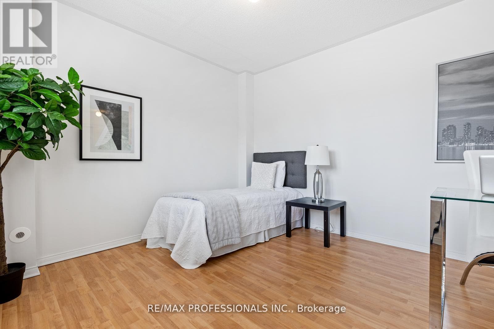104 - 3400 LAKE SHORE BOULEVARD W photo 5