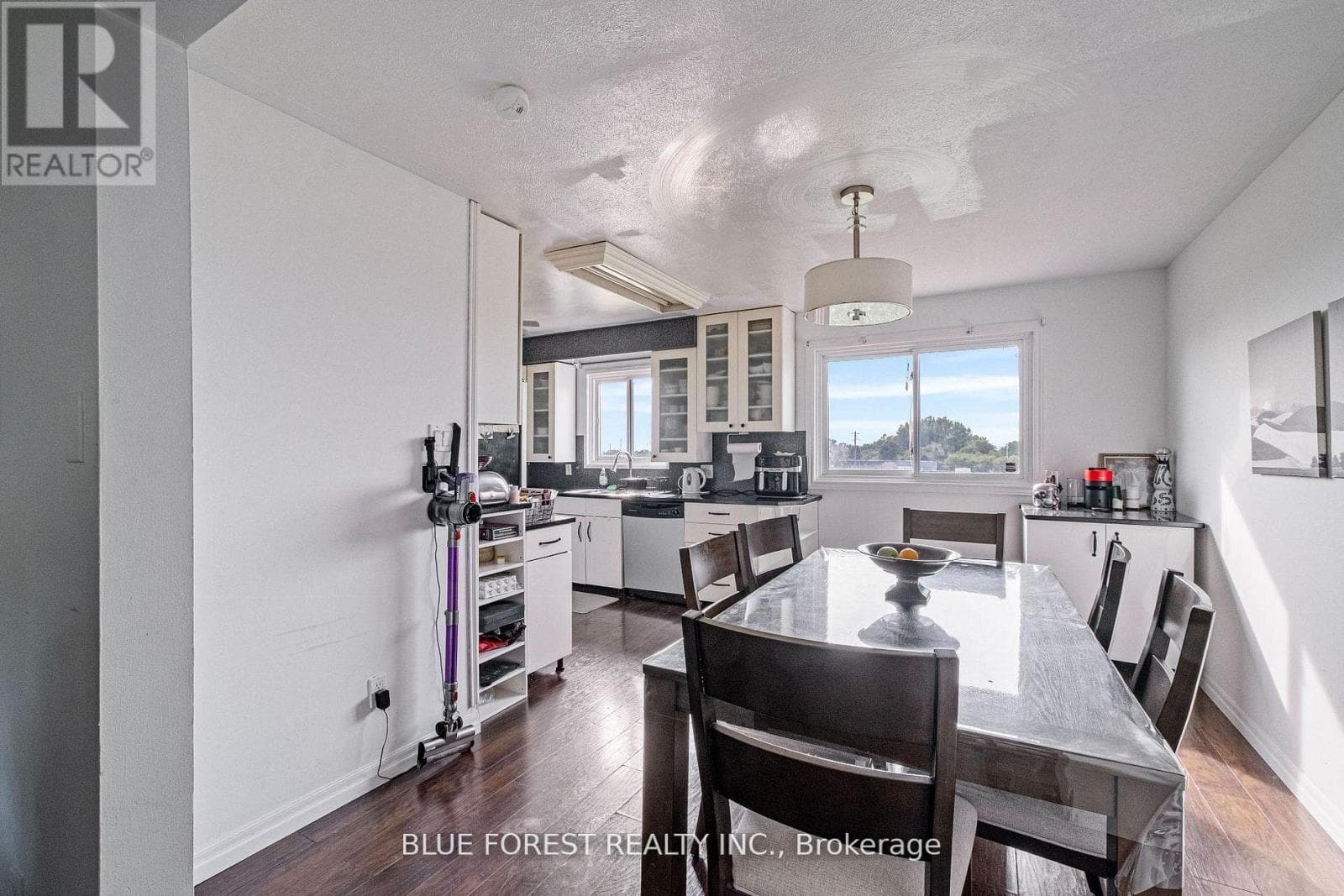 992 EAGLE COURT photo 4