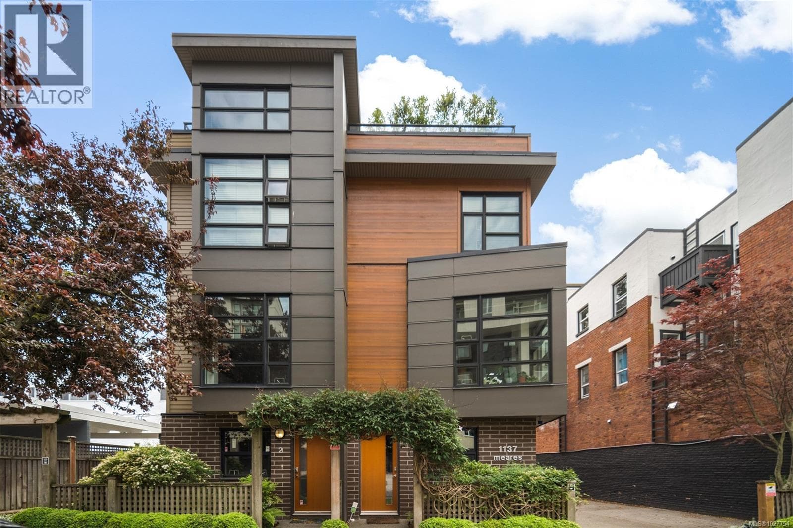 2 bed 3 bath single family at 4 1137 Meares St — $1,039,000