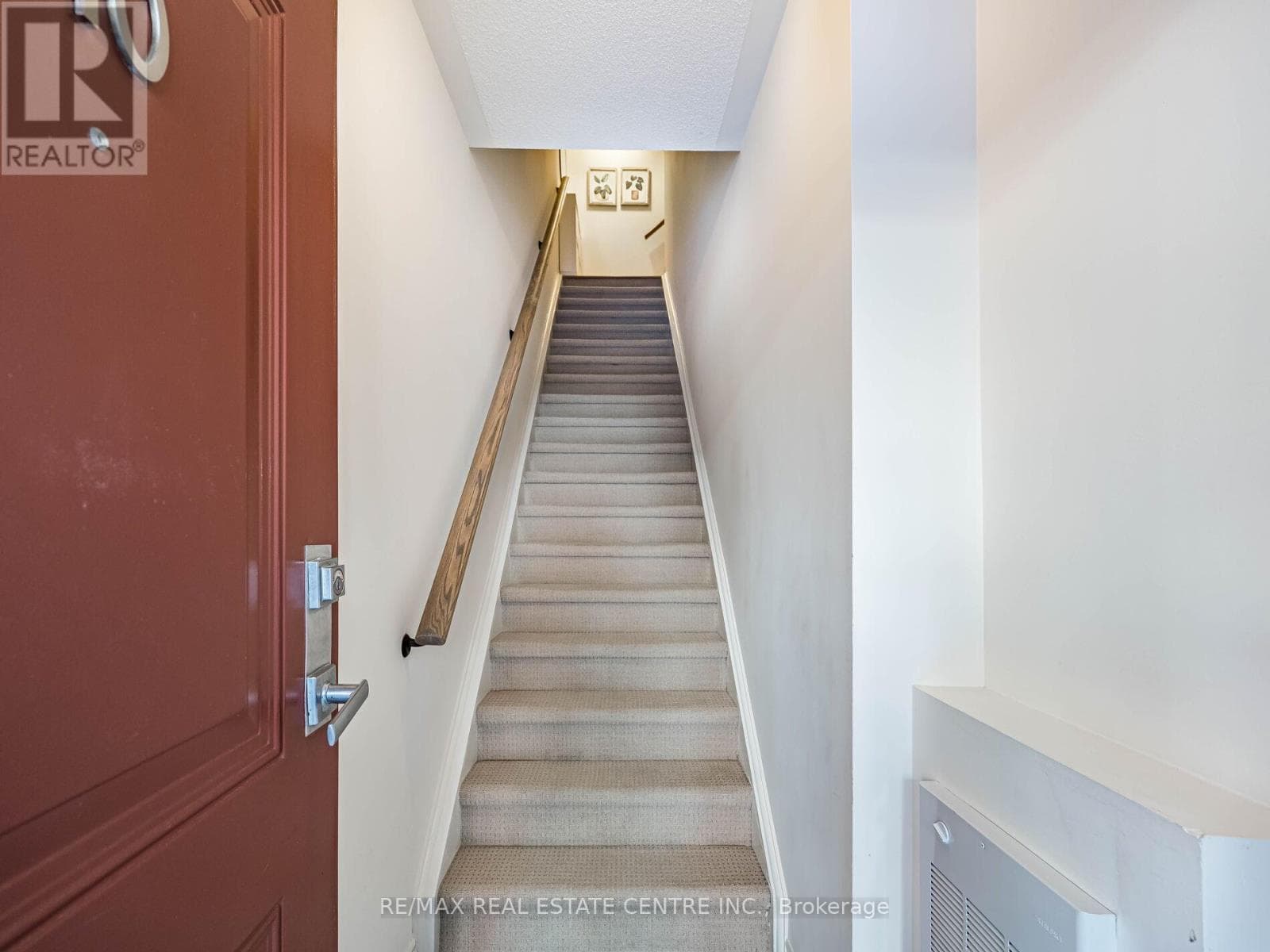 10 - 125 LONG BRANCH AVENUE photo 3