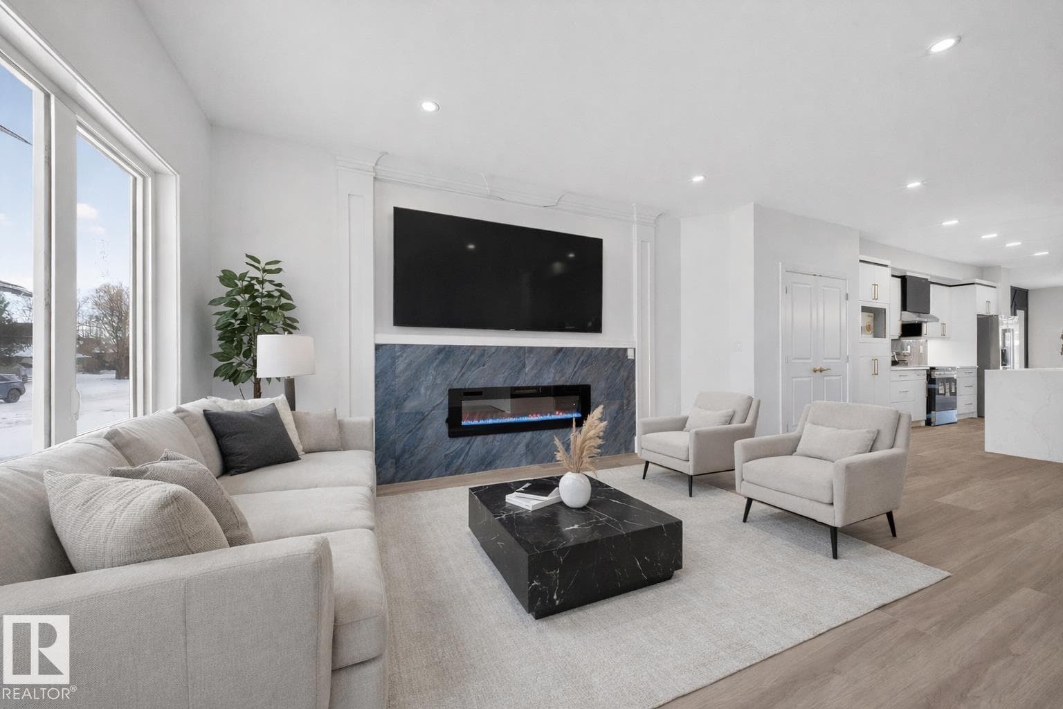 10938 157 ST NW photo 3
