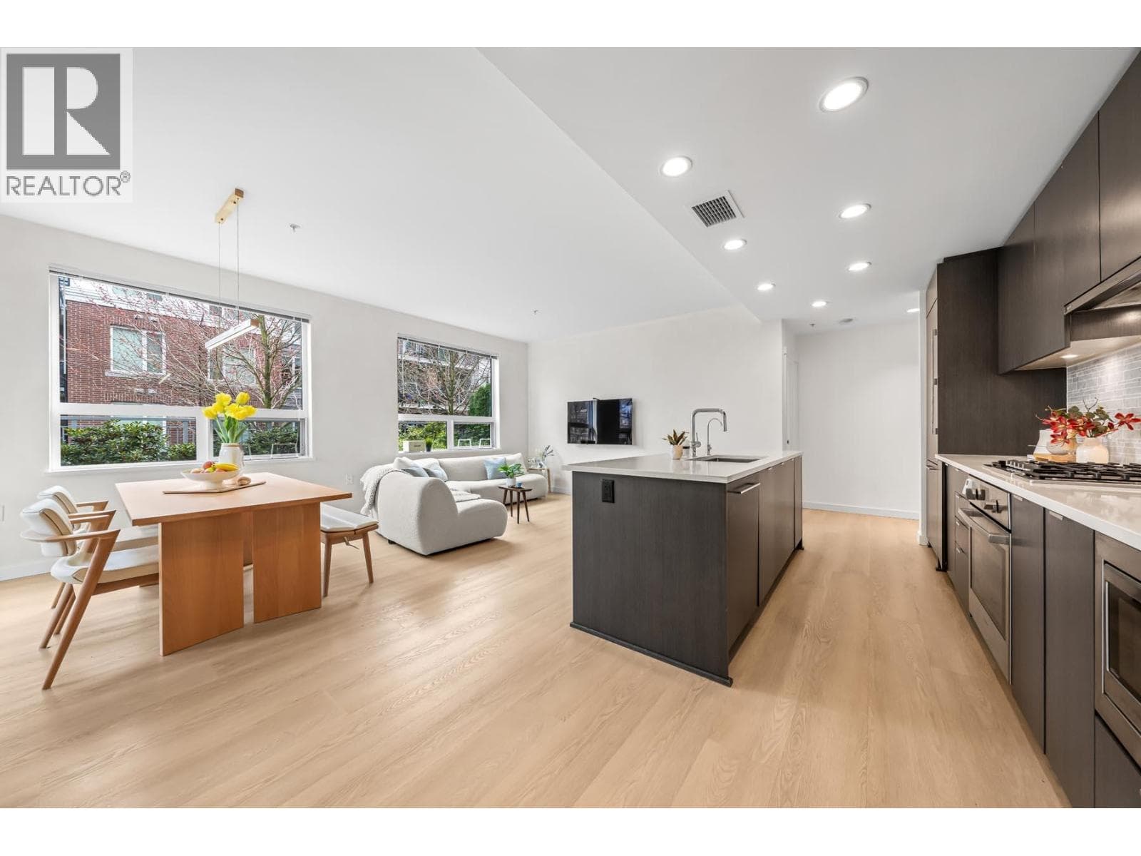 114 9233 ODLIN ROAD photo 3