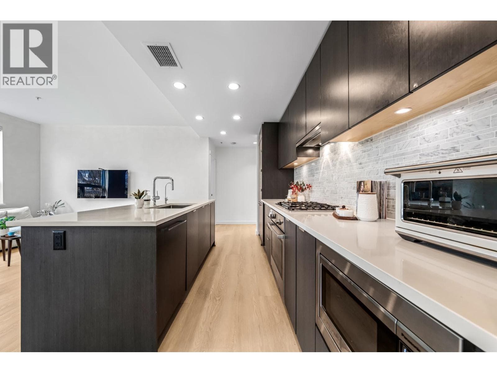 114 9233 ODLIN ROAD photo 4