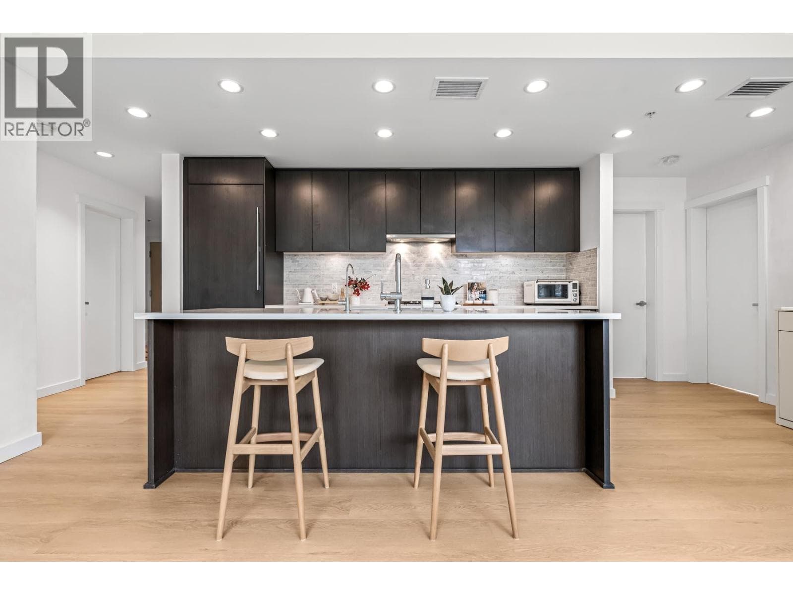 114 9233 ODLIN ROAD photo 2