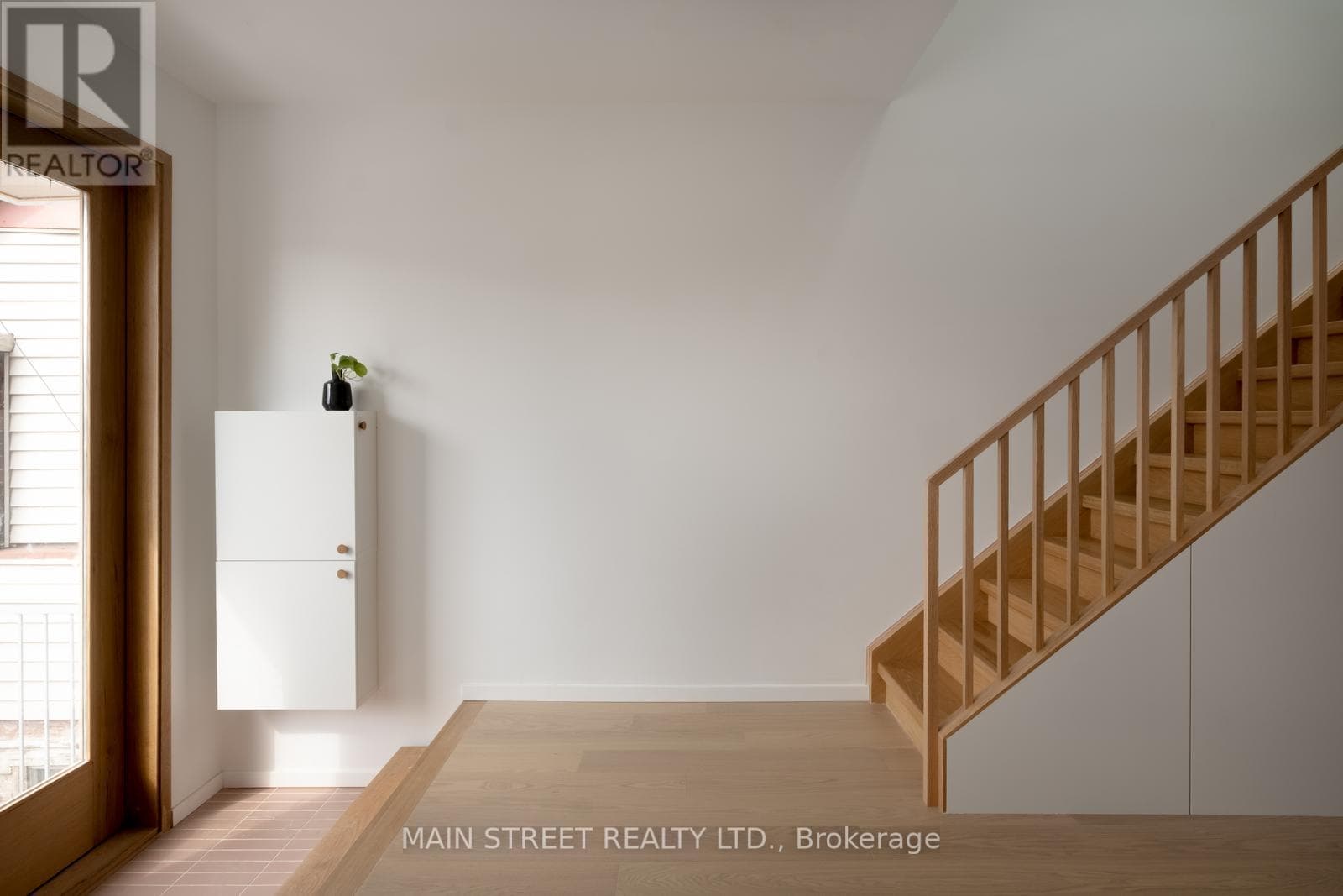 523 CRAVEN ROAD photo 3