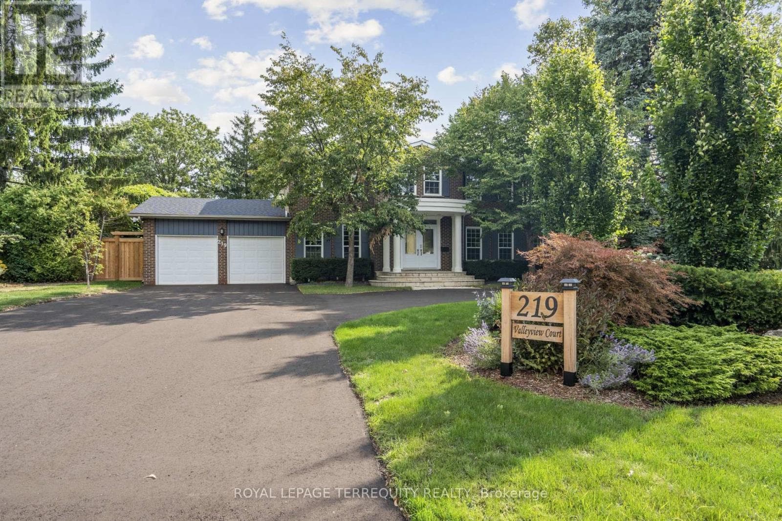 219 VALLEYVIEW COURT photo 3
