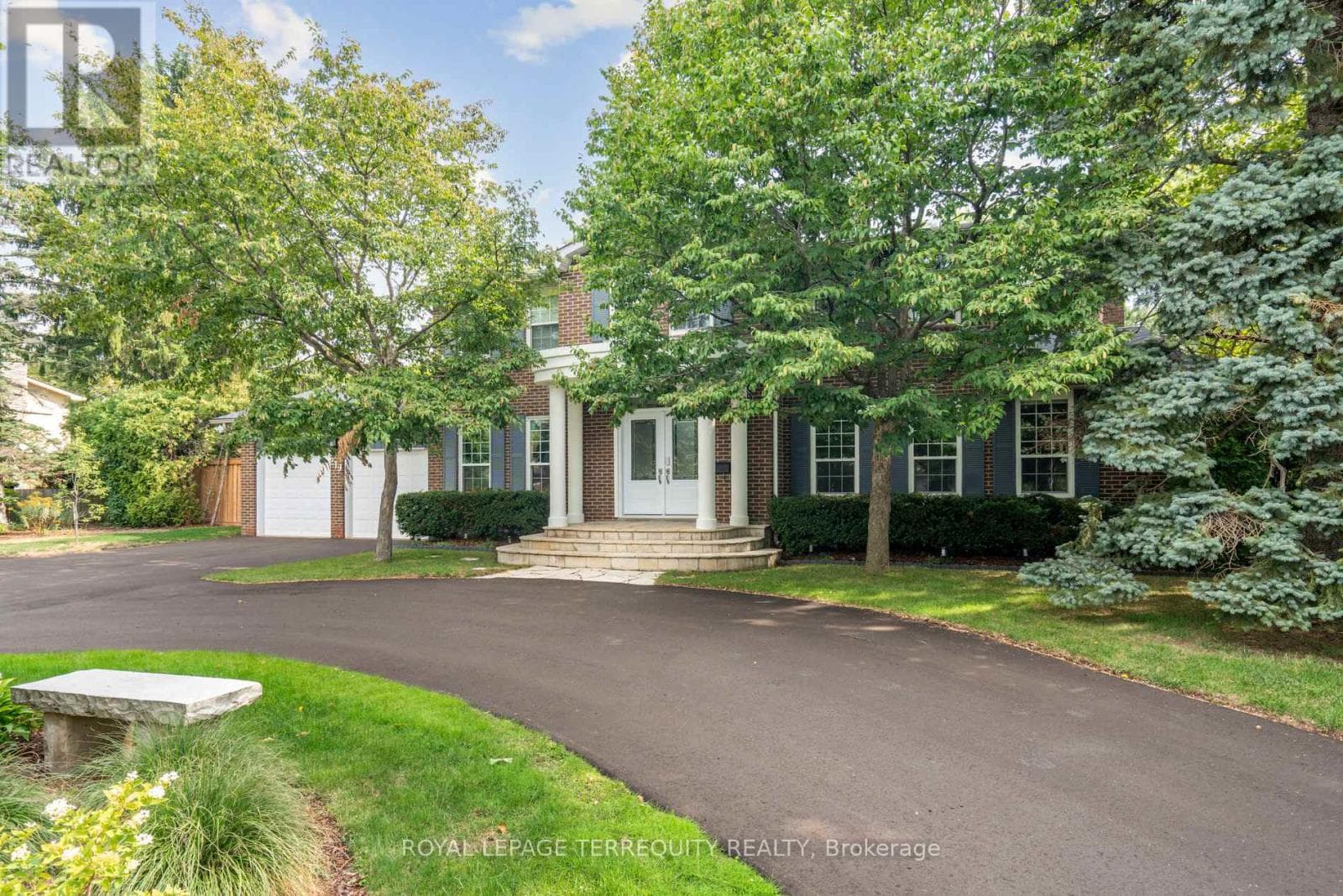 219 VALLEYVIEW COURT photo 4