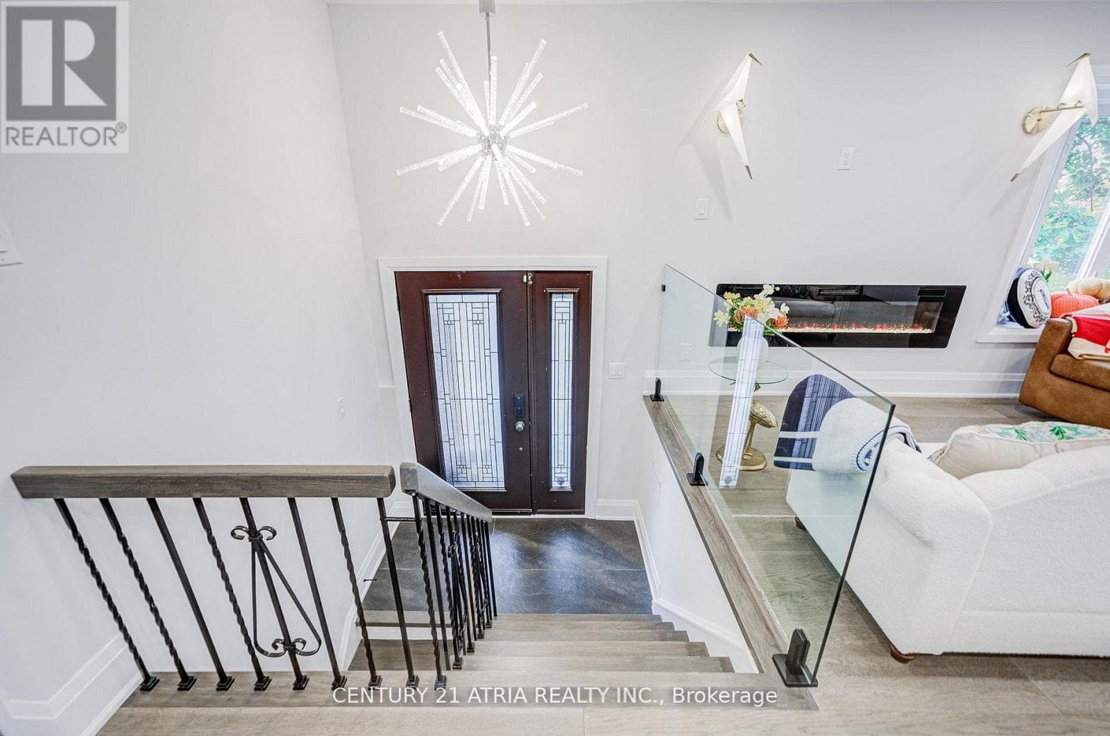 33 SIR BRANDILES PLACE photo 2