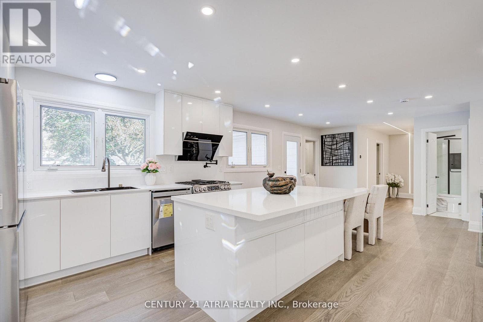 33 SIR BRANDILES PLACE photo 4