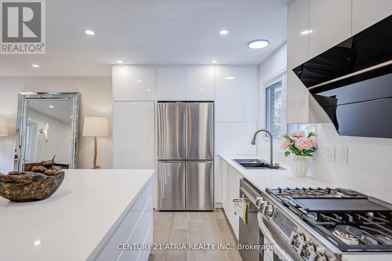 33 SIR BRANDILES PLACE photo 5