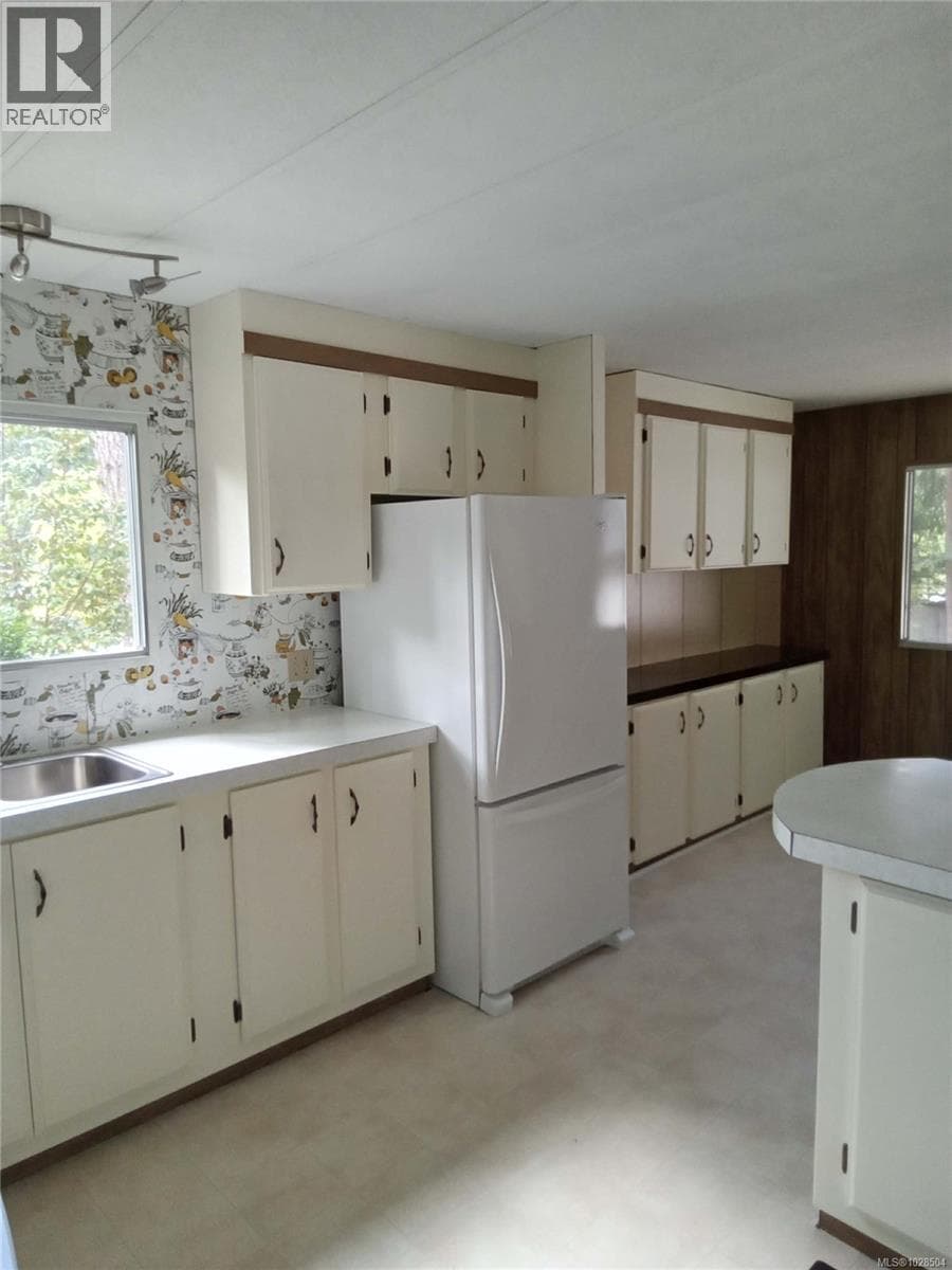 1802 Oyster Way photo 3