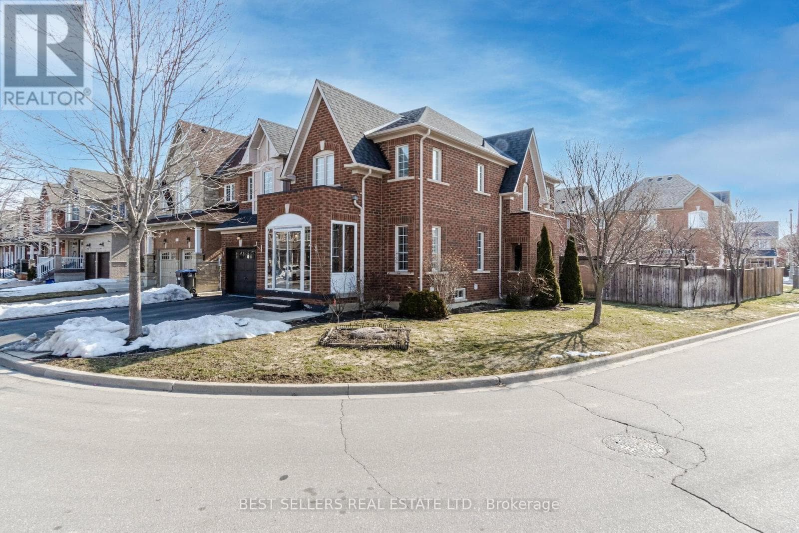 4 BERESFORD CRESCENT photo 3