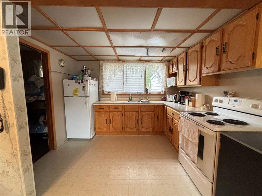 SK, 701 Rae Street in Makwa — photo 5