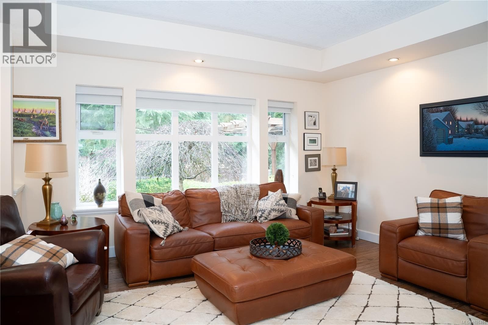 2514 Kinnoull Cres photo 2