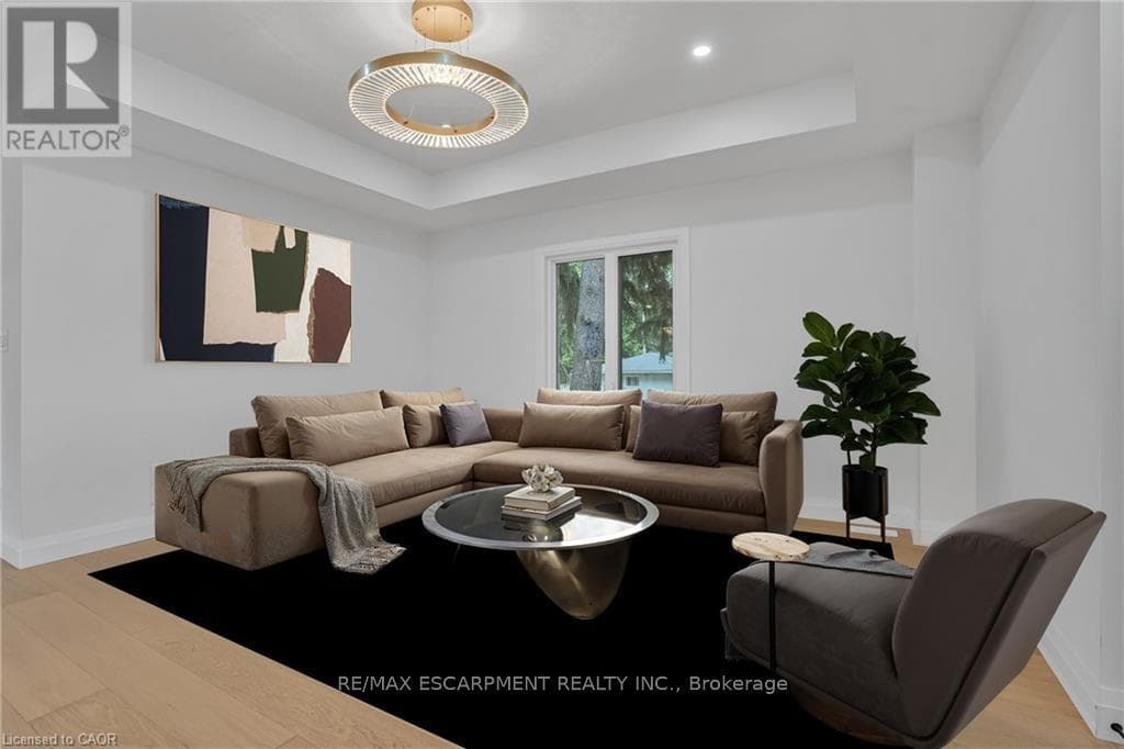 390 SOUTHCOTE ROAD photo 4