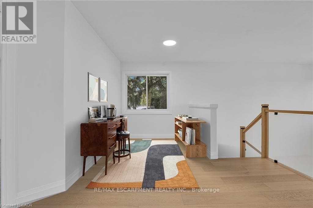 390 SOUTHCOTE ROAD photo 5