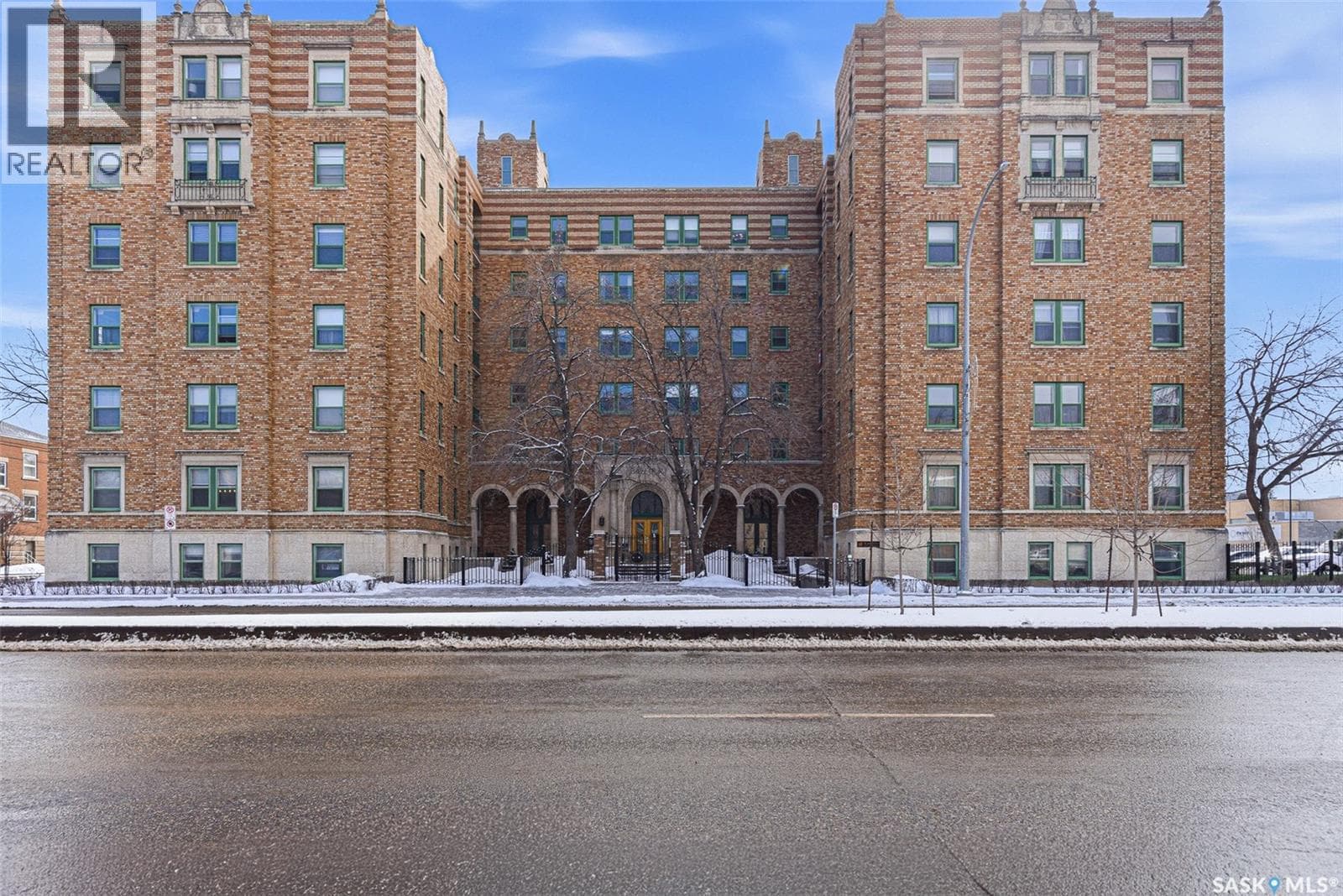 2 bed 1 bath single family at 214 2305 Victoria AVENUE — $243,000