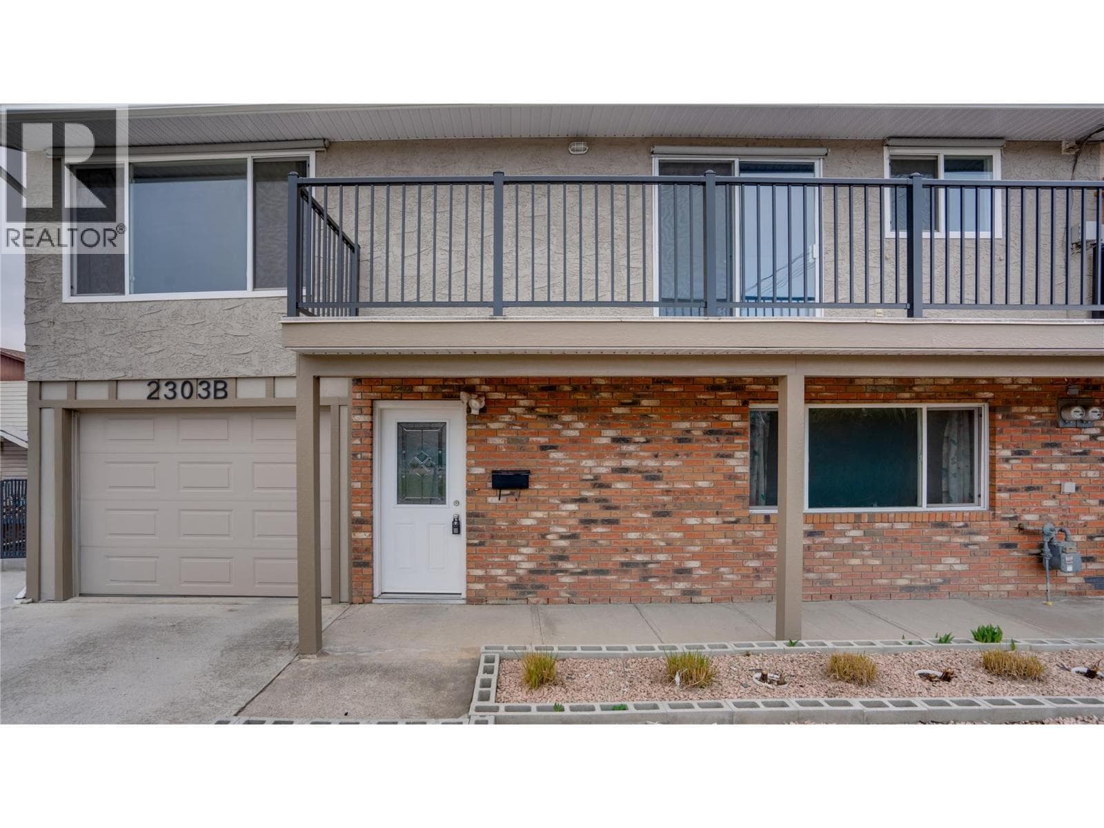 2303B 39 Street photo 2