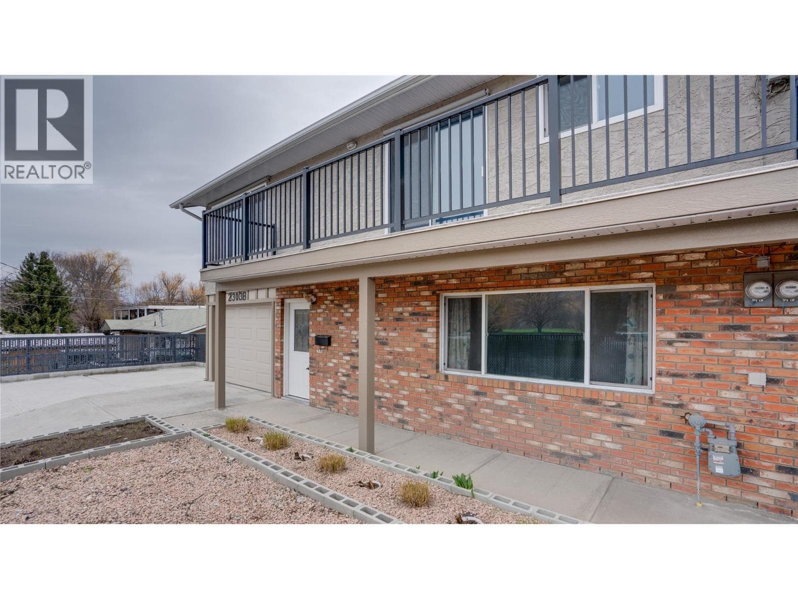 2303B 39 Street photo 3