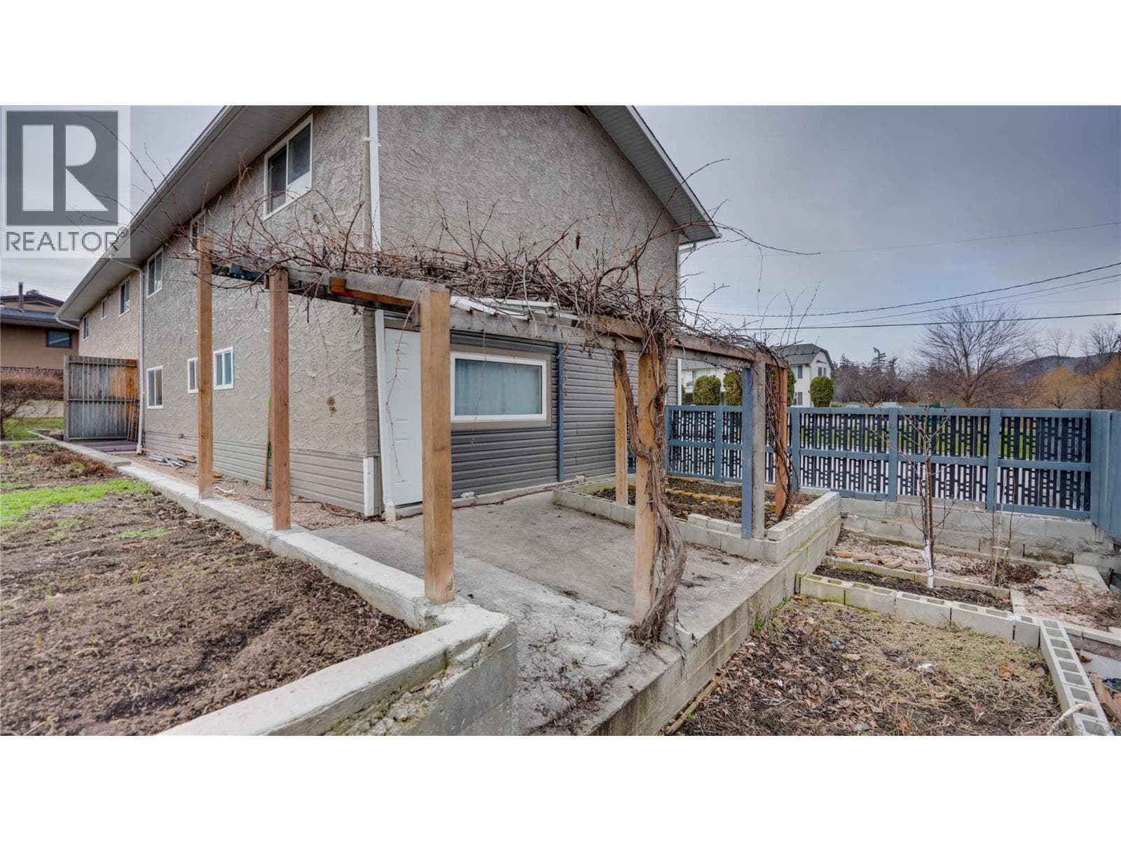 2303B 39 Street photo 5