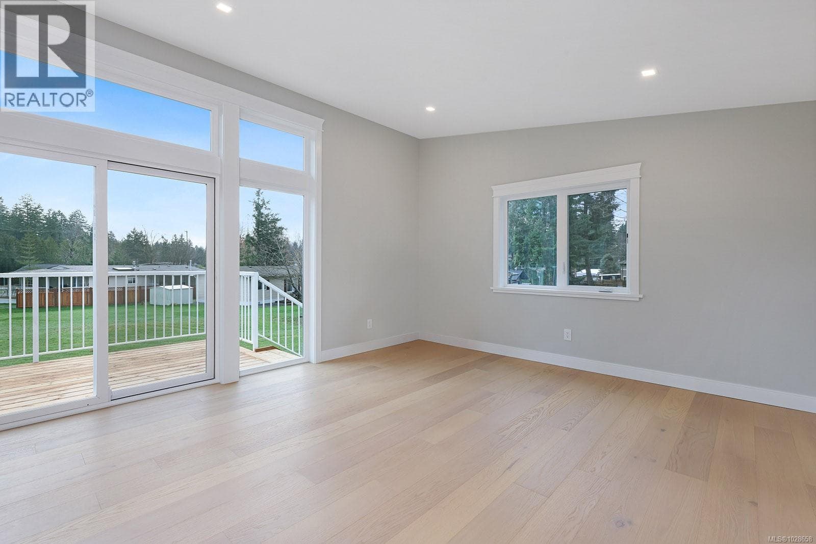 3 6225 Lugrin Rd photo 4