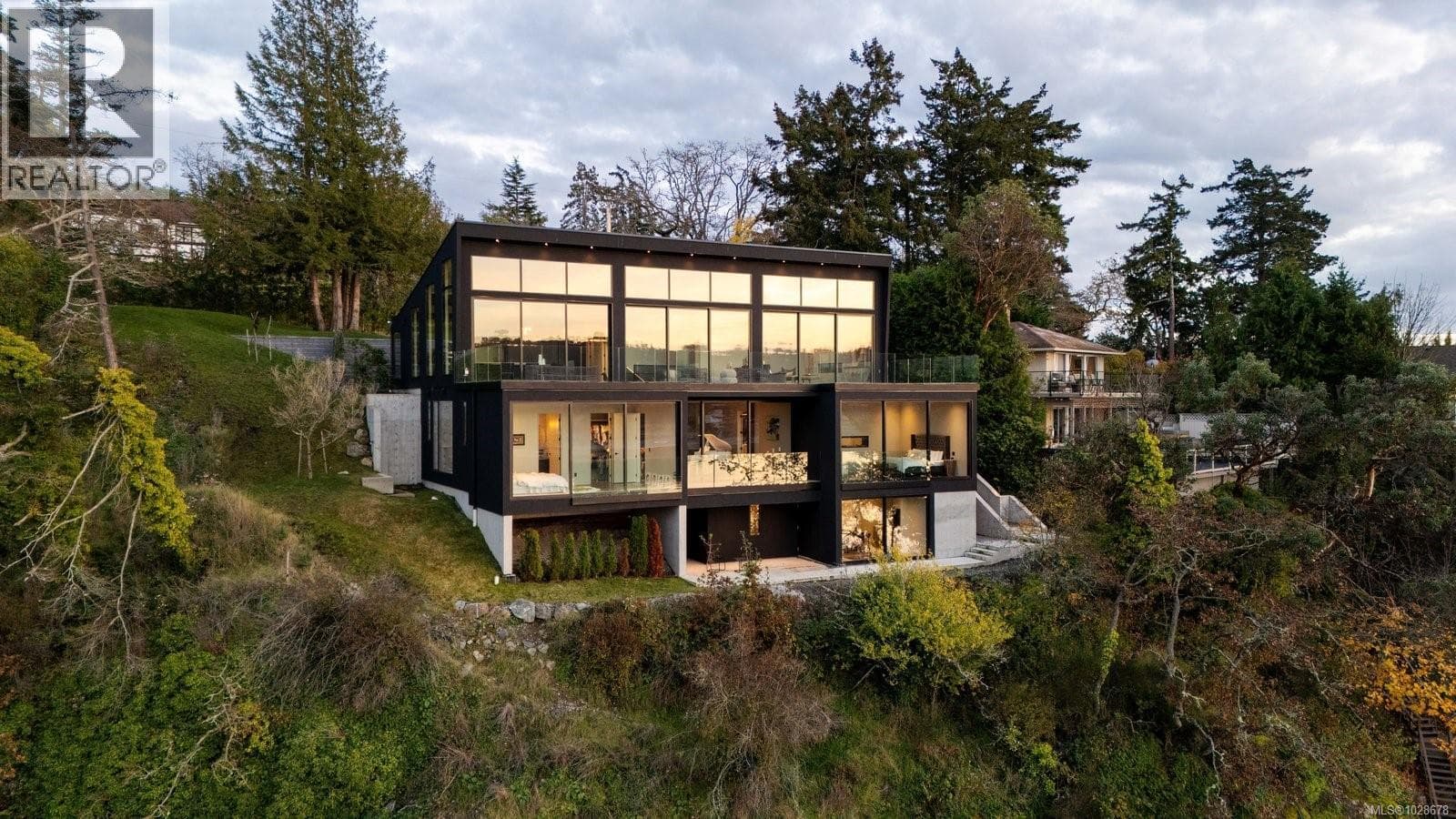 4 bed 7 bath single family at 2701 Sea View Rd — $7,500,000
