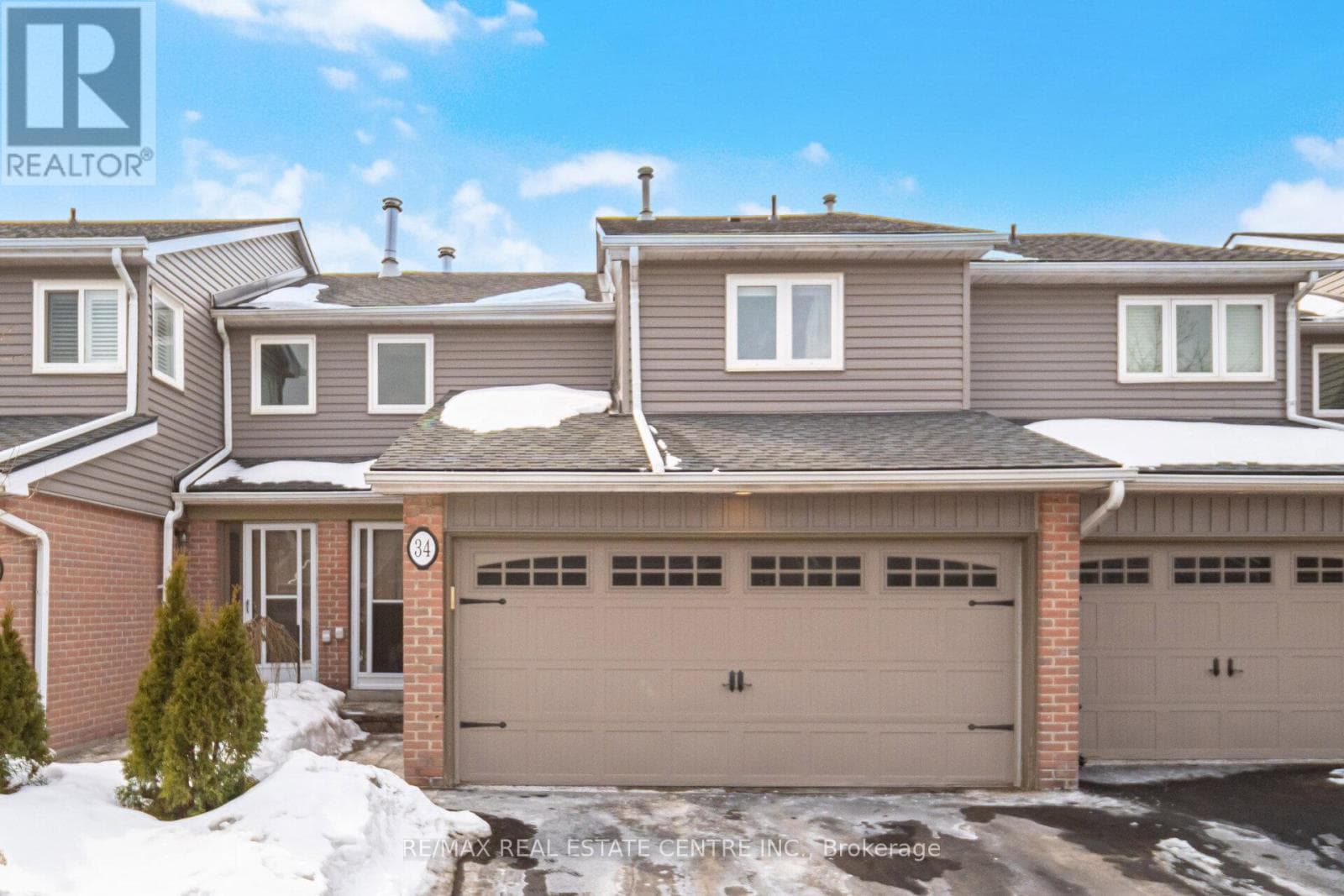 3 bed 3 bath single family at 34 - 3125 FIFTH LINE WEST — $750,000