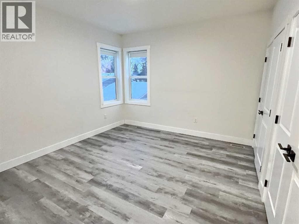 5209 57 Avenue — photo 3