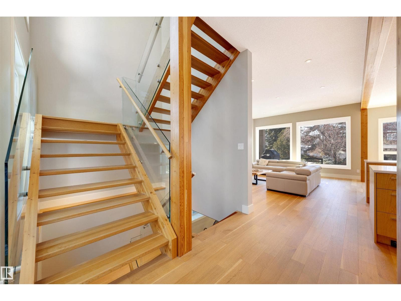 8408 118 ST NW photo 5