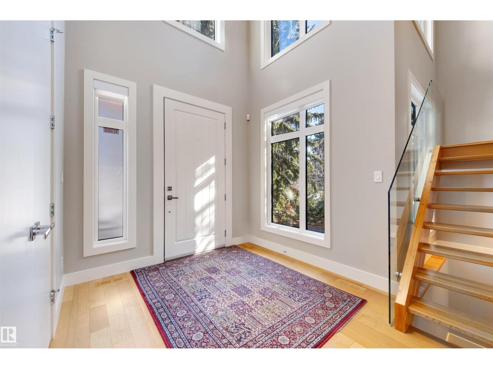 8408 118 ST NW photo 2