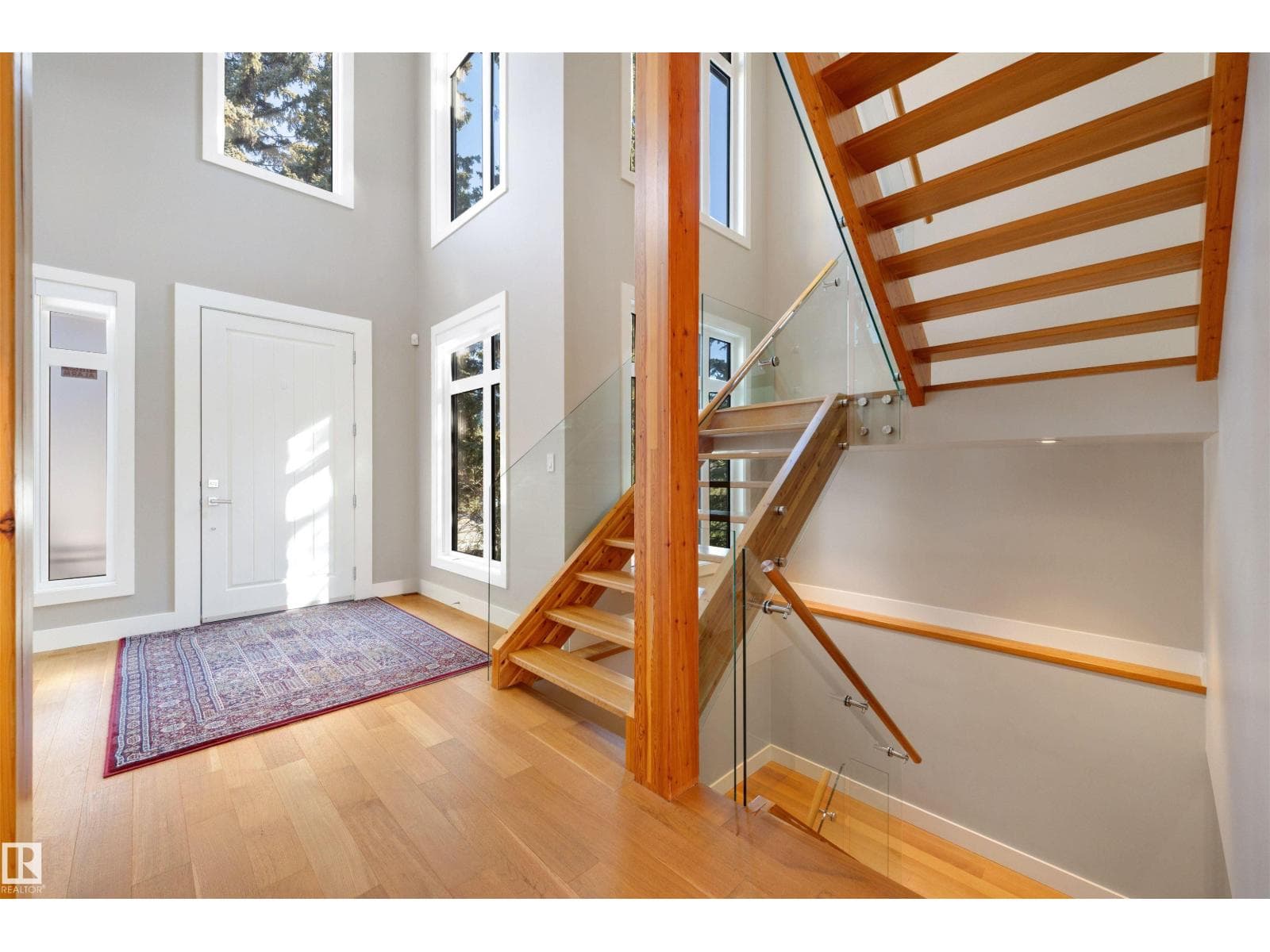 8408 118 ST NW photo 3