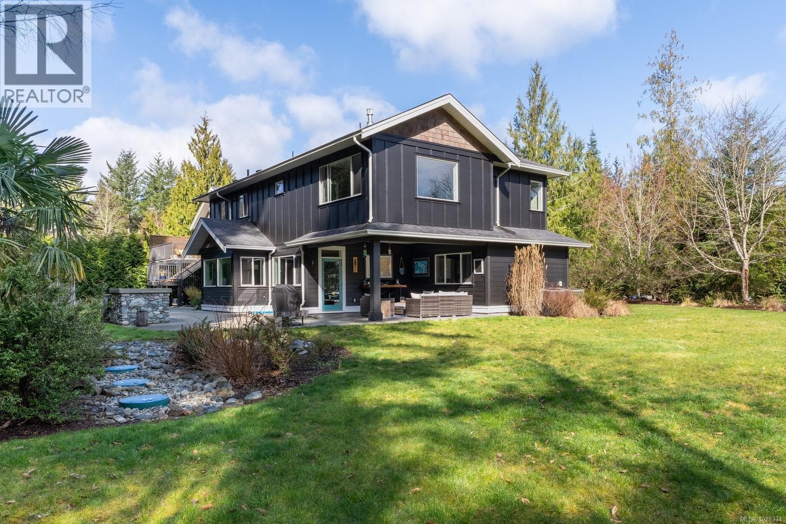 3022 Sarah Dr photo 3