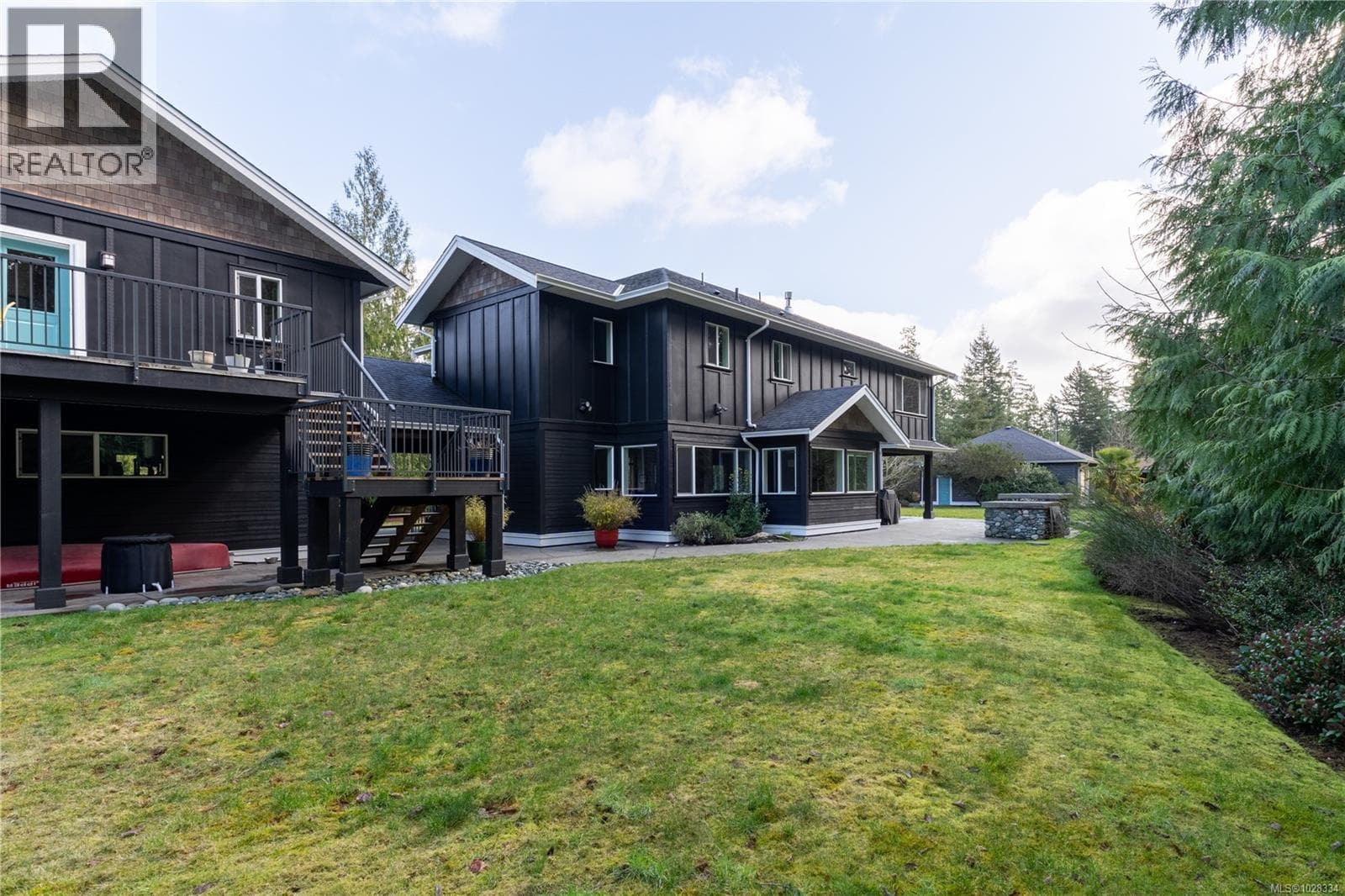 3022 Sarah Dr photo 4
