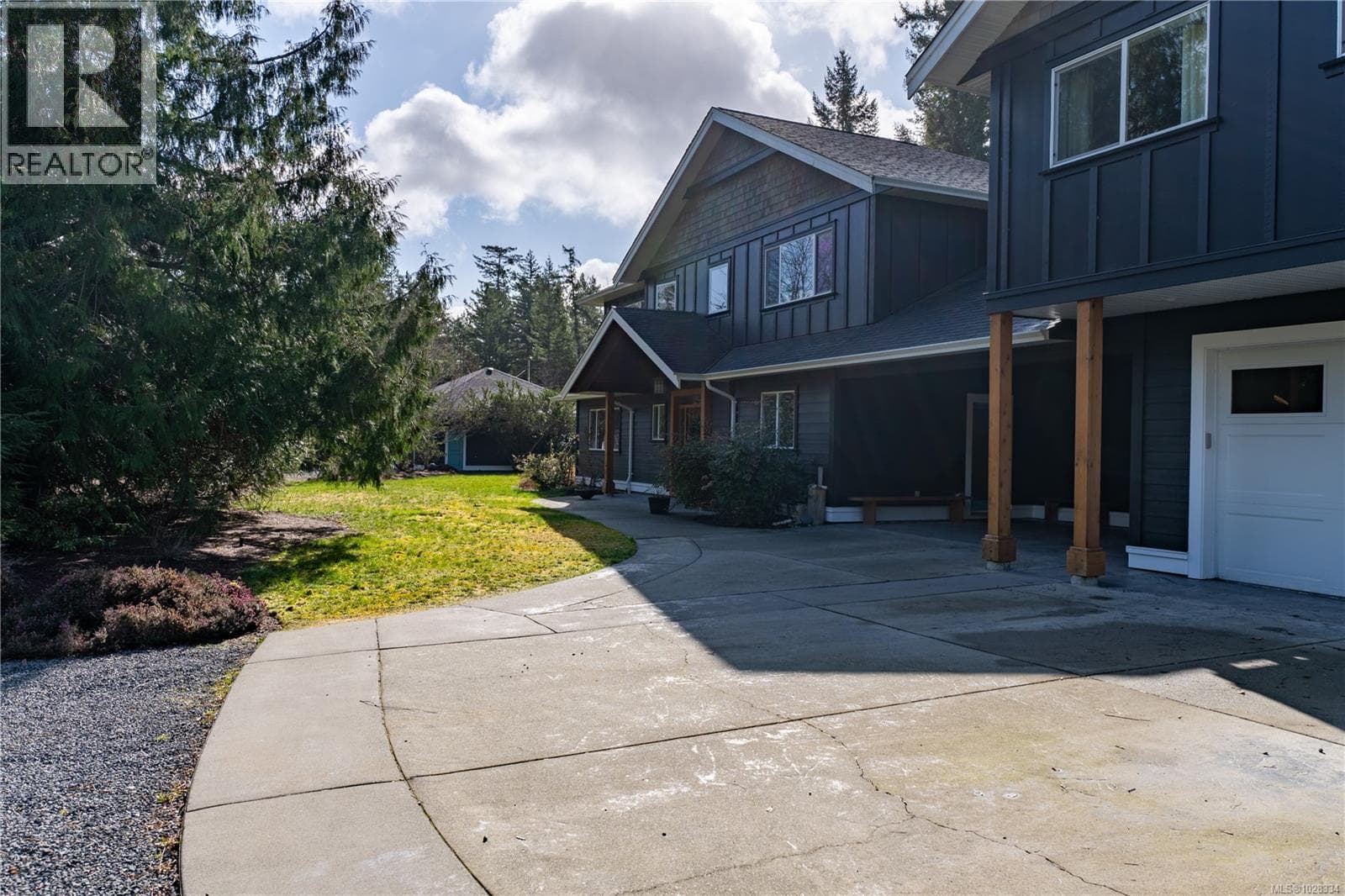 3022 Sarah Dr photo 5