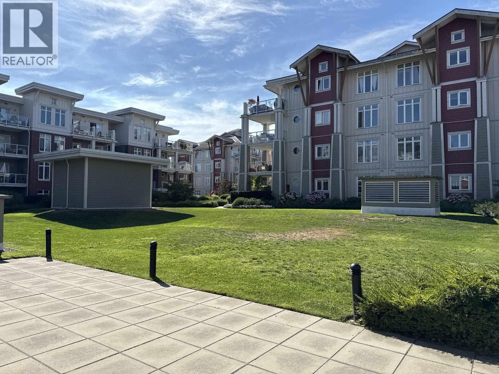 311 4211 BAYVIEW STREET photo 2