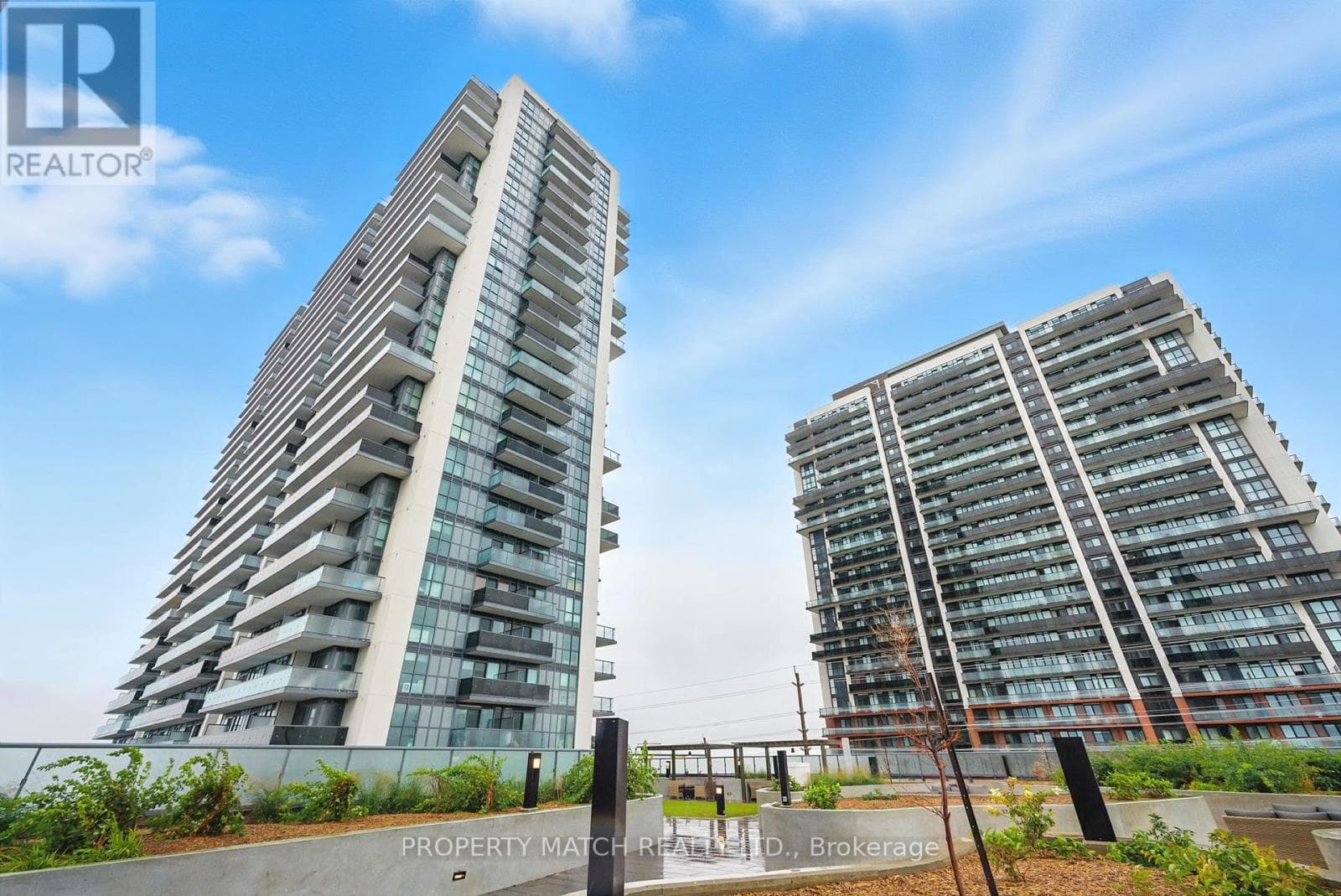 1 bed 1 bath single family at 802 - 2545 SIMCOE STREET N — $340,000
