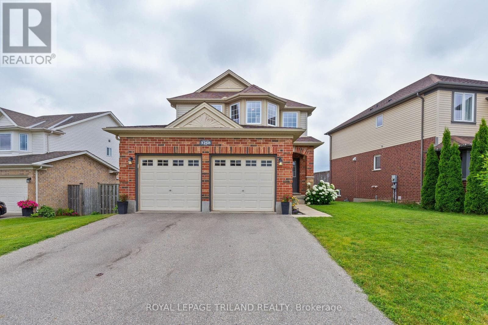3268 EMILYCARR LANE photo 2