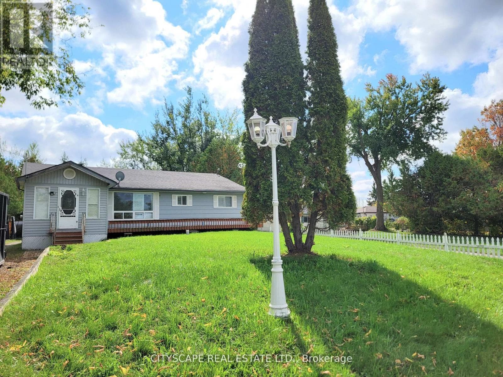34 ROBINSON AVENUE photo 3
