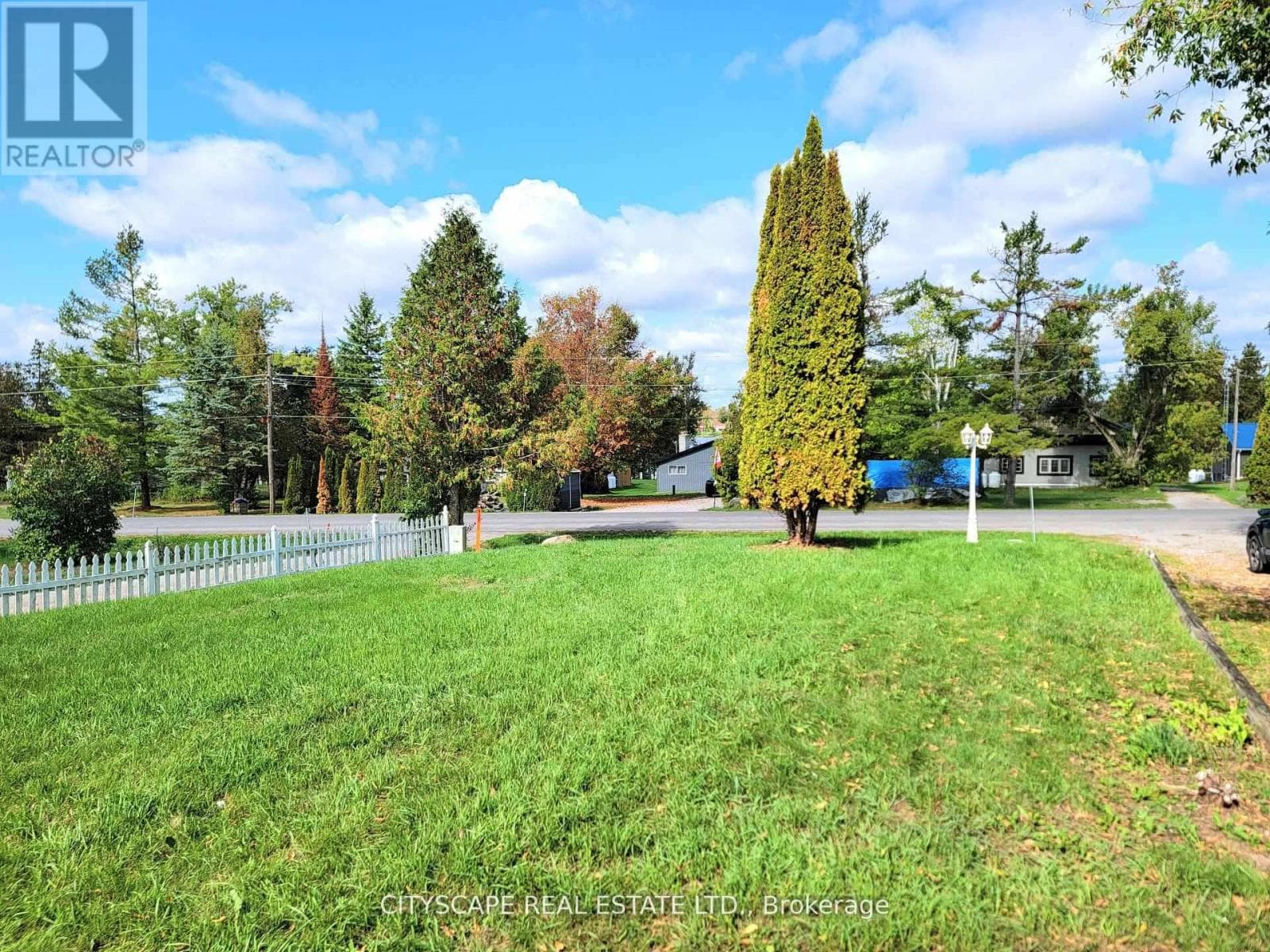 34 ROBINSON AVENUE photo 4