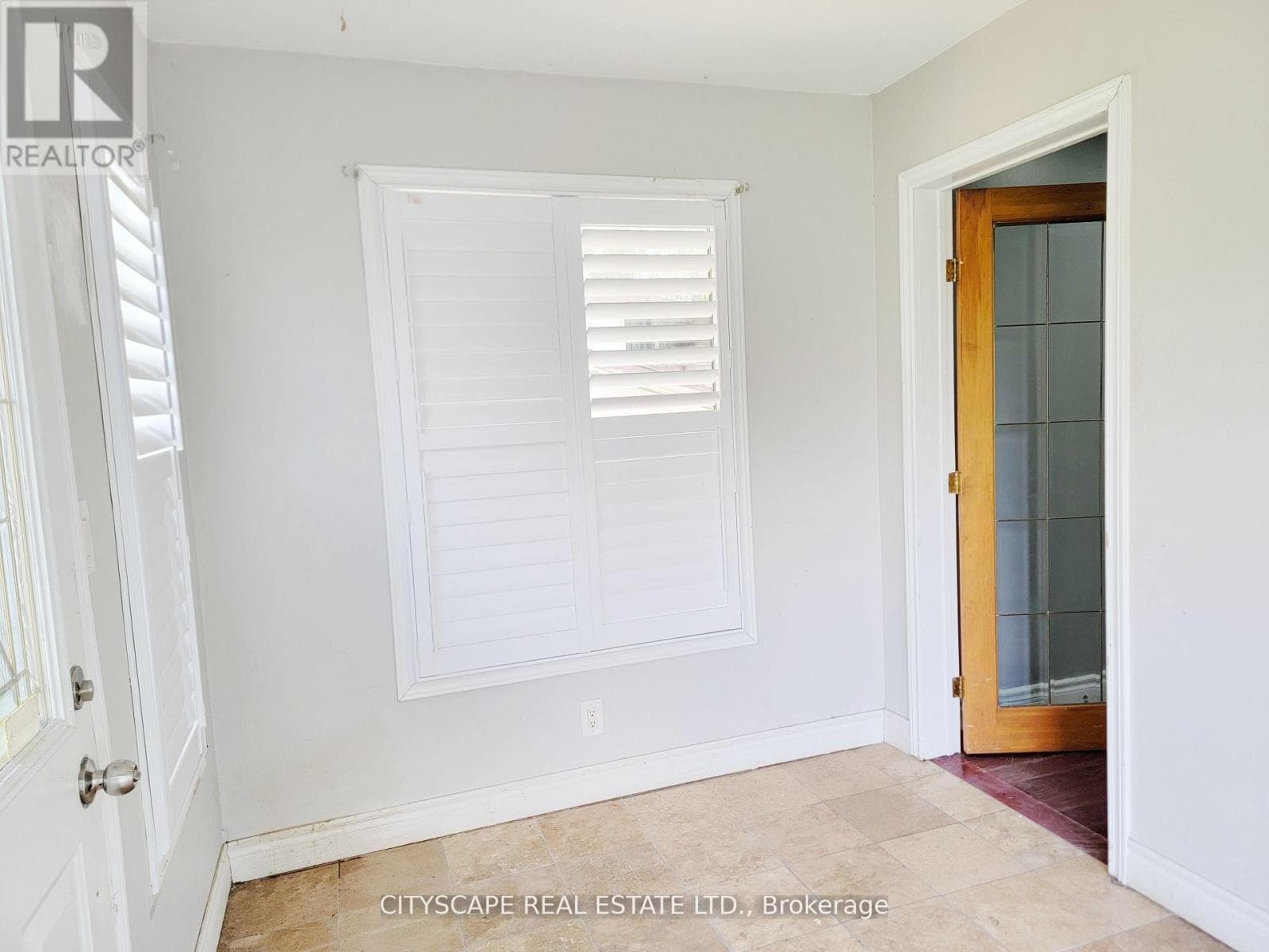 34 ROBINSON AVENUE photo 5
